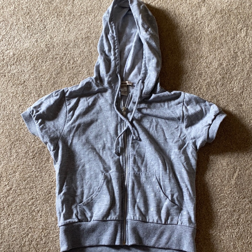 Forever 21 Zip Up Gray Short Sleeve Hoodie. Size Medium.